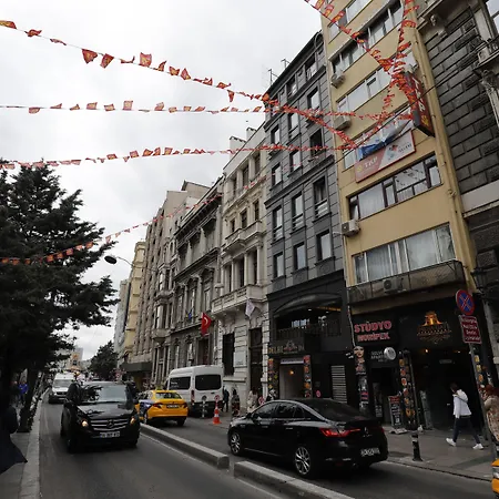 Ravello Taksim 3*